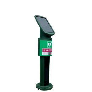 Station autonome pour défibrillateur Facilité d'installation: Implantation au sol par 5 points d’ancrage, à une profondeur inférieure à 10 cm Pas de raccordement électrique Fonction de communication IoT assurée sans raccordement filaire Éco-technologie : Utilisation de matériaux recyclables (PE, PU et PCM) Énergie stockée dans le PCM breveté (matériaux à changement de phase) Facilité d'accès à l'AED : Orientation de l’ouverture et de l’accès au AED indépendante de l’orientation du dispositif solaire (photovoltaïque et mur trombe) Ouverture de la porte adaptée aux personnes à mobilité réduite (PMR) Connectivité : Via réseaux IoT (Sigfox, NB-IoT, 4G) Routage automatique des SMS/Emails pour les alertes et évènements Serveur cloud hébergé et sécurisé Connexion de type HTTPS et cryptage SSL Surveillance de l'AED : Surveillance à distance du statut de l’AED (présence, opérabilité) Surveillance de l’environnement (températures externes et internes) Surveillance de l’exploitation (ouverture et/ou fermeture de porte, retrait de l’AED…) Accès aux fonctions de surveillance par tout navigateur Internet