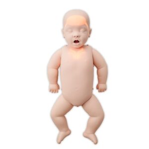 Une réanimation réaliste avec le mannequin de formation Brayden Baby Vous pouvez pratiquer la réanimation sur un bébé d’une façon très réaliste. La taille du crâne garantit que le bébé est dans une position naturelle. Tout comme un vrai bébé, la bouche et le nez sont reliés l’un à l’autre et la tête du bébé peut être bougée d’une manière réelle. Les voies respiratoires ne peuvent être ouvertes que si la tête est maintenue dans la bonne position. Un retour d’information en temps réel immédiatement visible. Le mannequin de formation bébé Brayden est innovateur dans le domaine de la réanimation pédiatrique. Comme tous les autres mannequins Brayden, le bébé a été conçu pour donner aux étudiants la confiance supplémentaire en fournissant un retour d’information en temps réel. L’effet de la réanimation est immédiatement visible via éclairage LED rouge qui simule la circulation sanguine. Le Brayden Baby est innovant et efficace si les compressions sont effectuées correctement, l’éclairage LED devient visible. S’il n’y a pas d’éclairage, l’élève est conscient que ses compressions ne sont pas effectuées correctement. Si la ventilation est effectuée correctement, les poumons clignoteront par intermittence. Les mannequins de formation Brayden Baby sont innovants sur tous les fronts. Pratique, convivial et réaliste sont les mots clés qui définissent ce mannequin ! Contenu du colis : Le mannequin de formation Brayden Baby, vêtements, 4 batteries AA, 1 sac de transport, 1 tapis de sol.