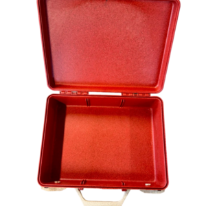 FUTURA est la première mallette éco-durable, fabriquée à partir de matériaux 100 % recyclés en ajoutant de la farine de PP/bois (WPC-Wood Plastic Compound) avec des charges végétales entre 30 et 40 %. Il conserve toutes les qualités du bois, la résistance du PP et préserve l'environnement de l'introduction de plastiques nocifs. Equipé d'un support mural, d'une poignée de transport et d'une fermeture avec 2 clips rotatifs. Dimension . (L x P x H): 250 x190x90 mm